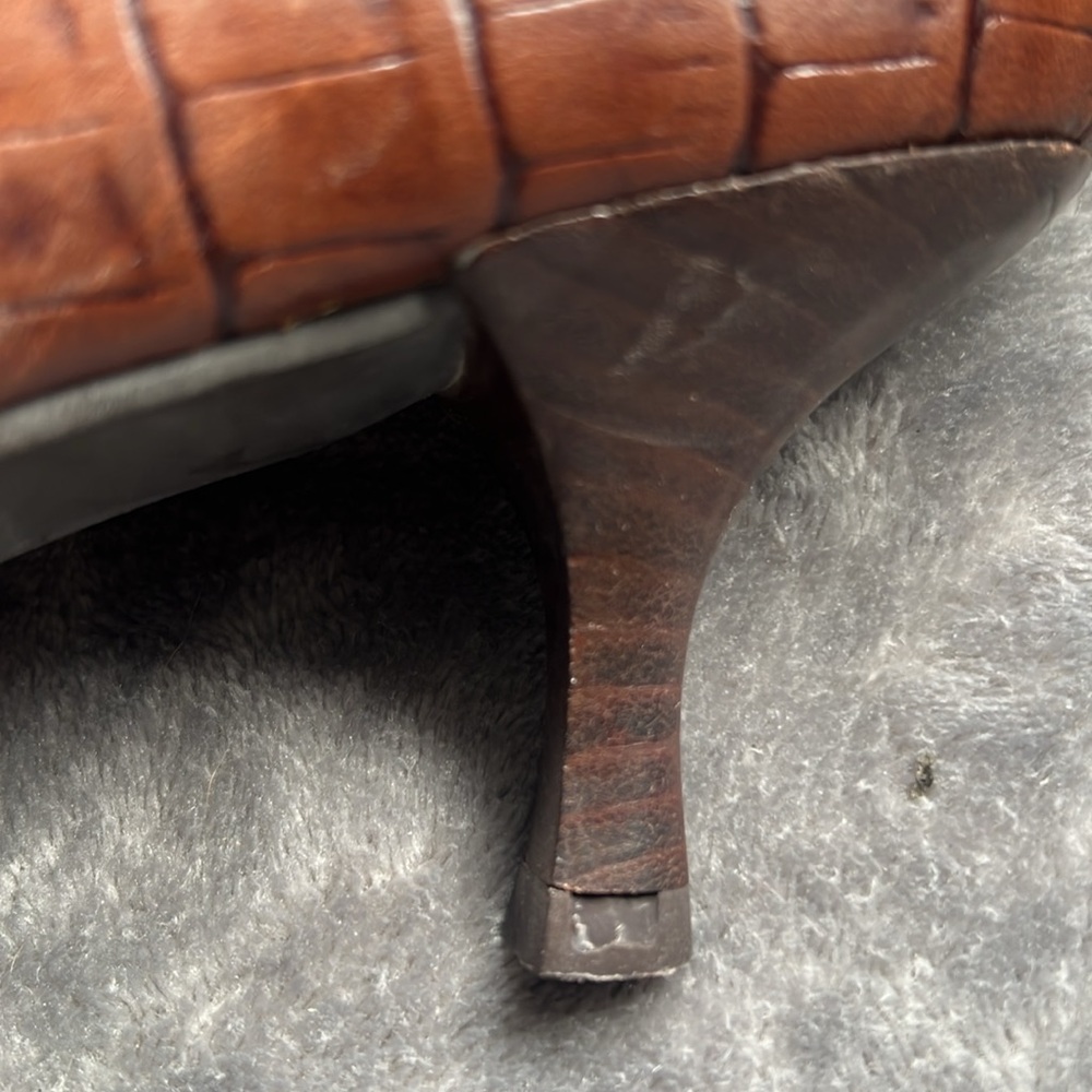 Stuart Weitzman Brown Croc-Patterned Heels - Picture 10 of 10